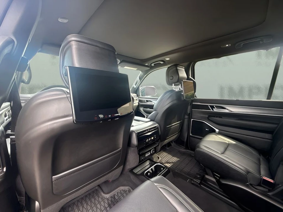 2025 Jeep WS Wagoneer - Image 12 of 31