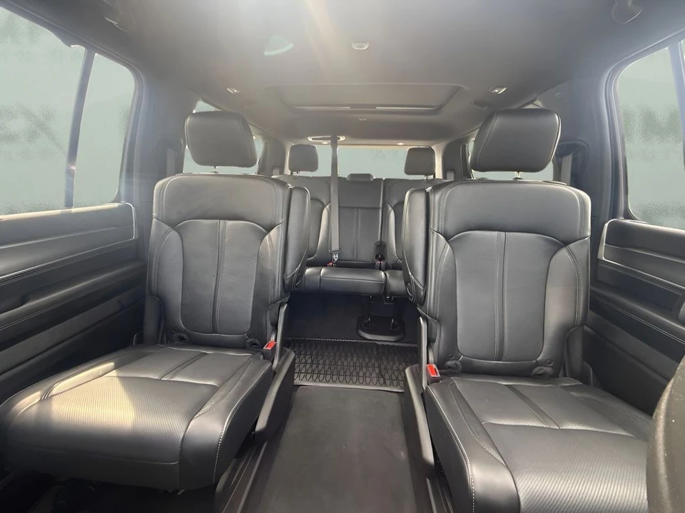 2025 Jeep WS Wagoneer - Image 11 of 31