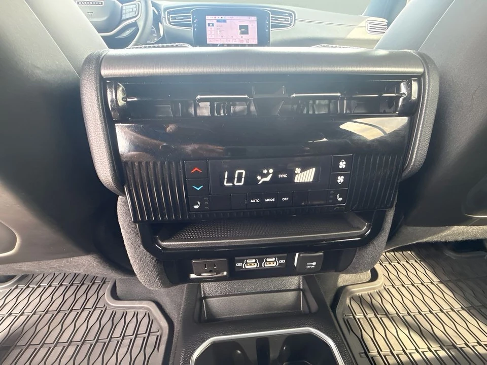 2025 Jeep WS Wagoneer - Image 13 of 31