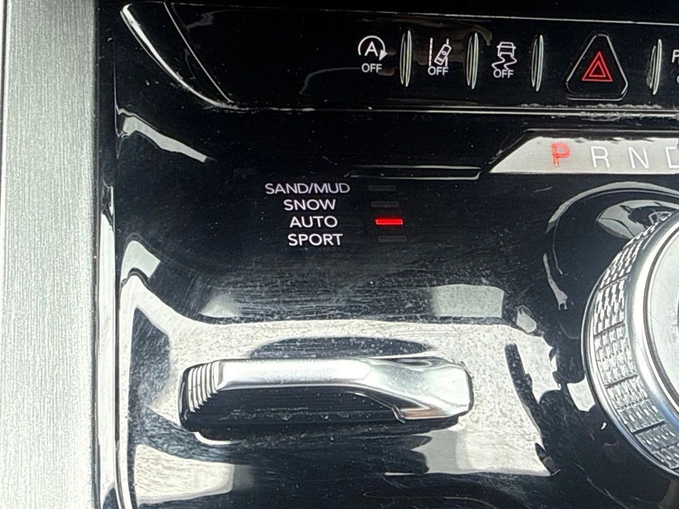 2025 Jeep WS Wagoneer - Image 22 of 31