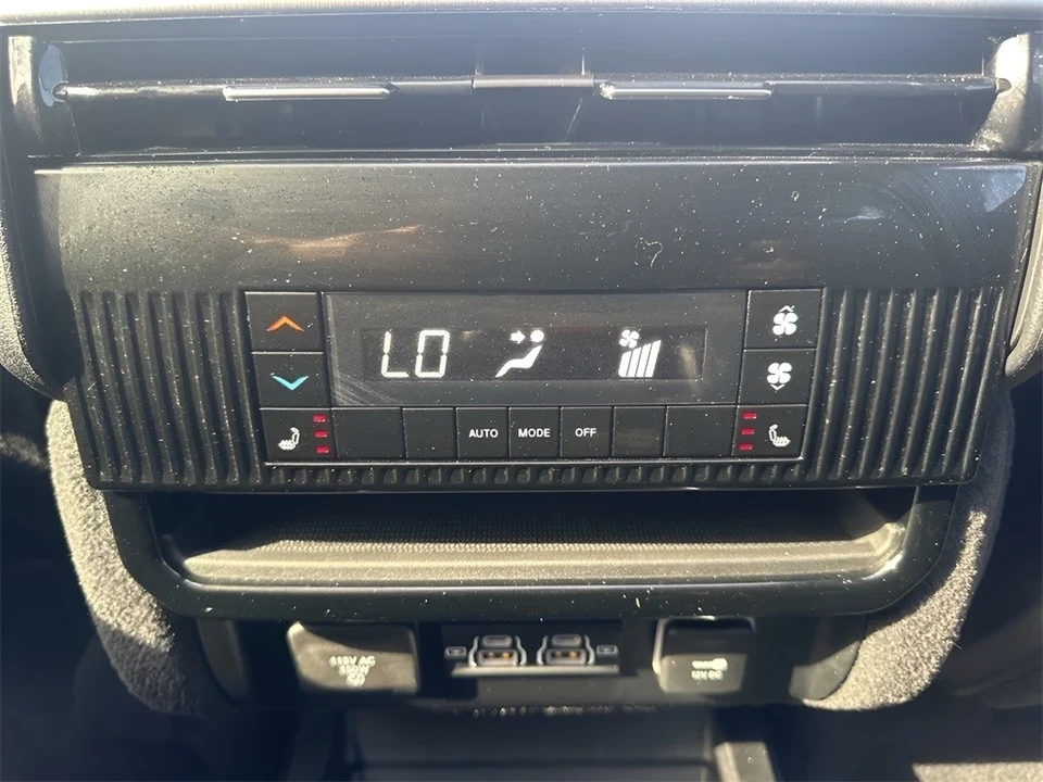 2025 Jeep WS Wagoneer - Image 15 of 21