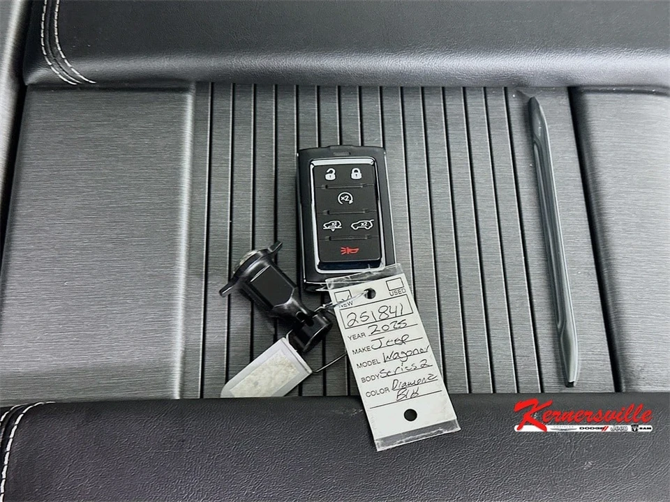 2025 Jeep WS Wagoneer - Image 20 of 21