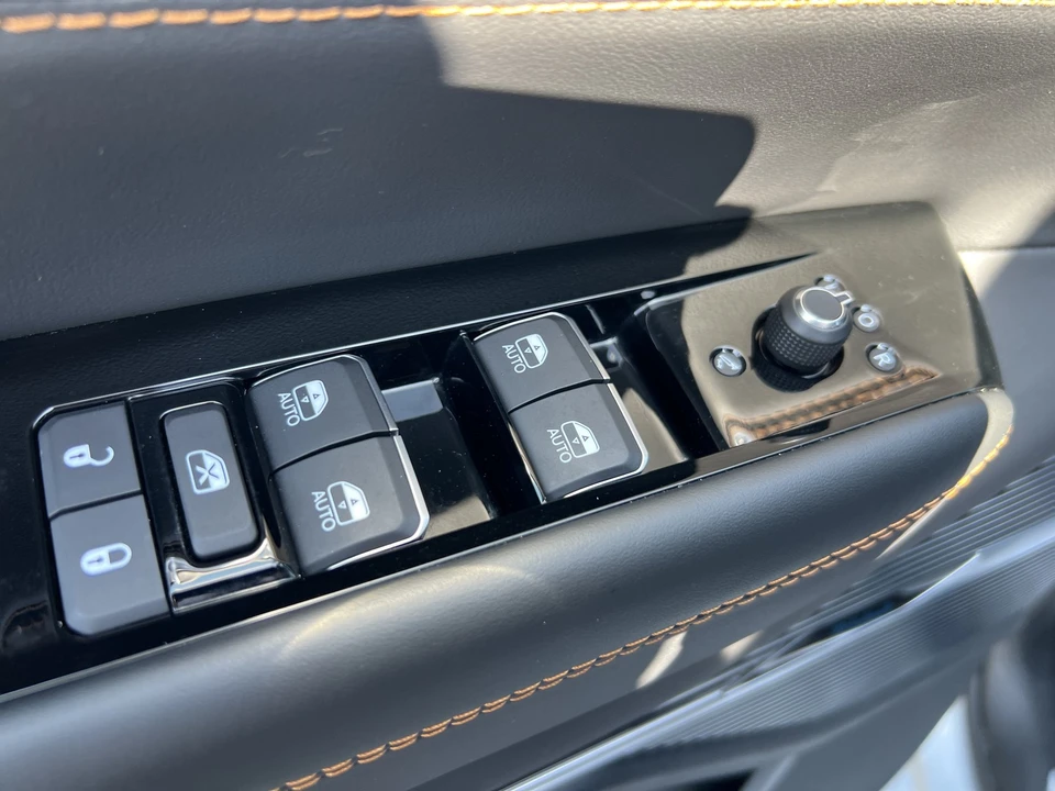 2025 Jeep WS Wagoneer - Image 19 of 31