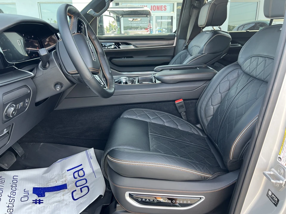 2025 Jeep WS Wagoneer - Image 21 of 31