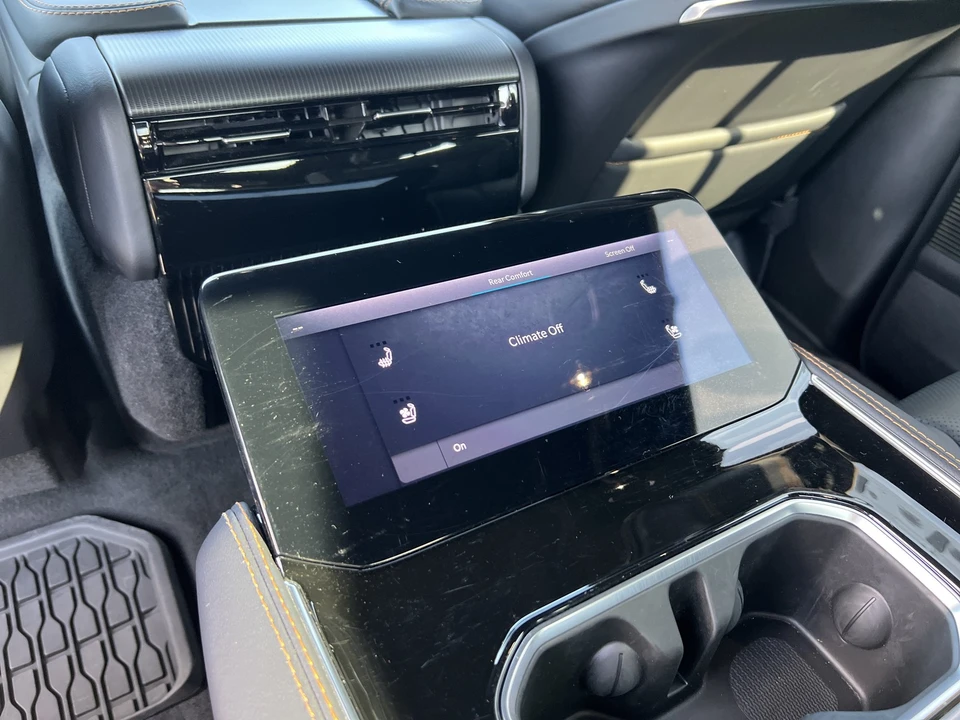 2025 Jeep WS Wagoneer - Image 14 of 31