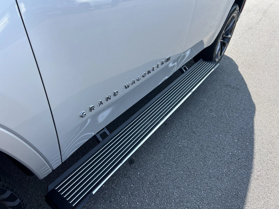 2025 Jeep WS Wagoneer - Image 18 of 31