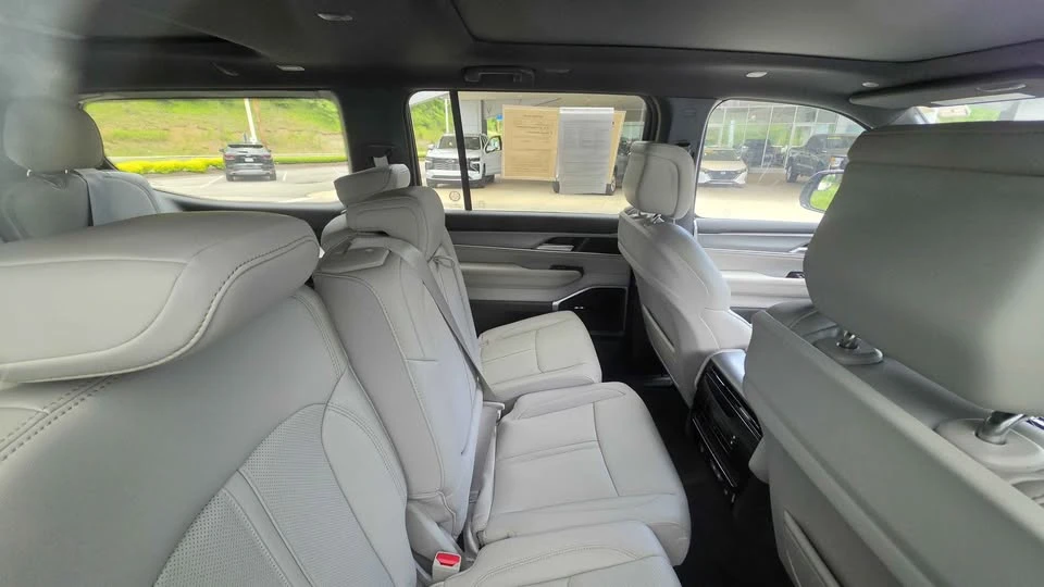 2025 Jeep WS Wagoneer - Image 8 of 9