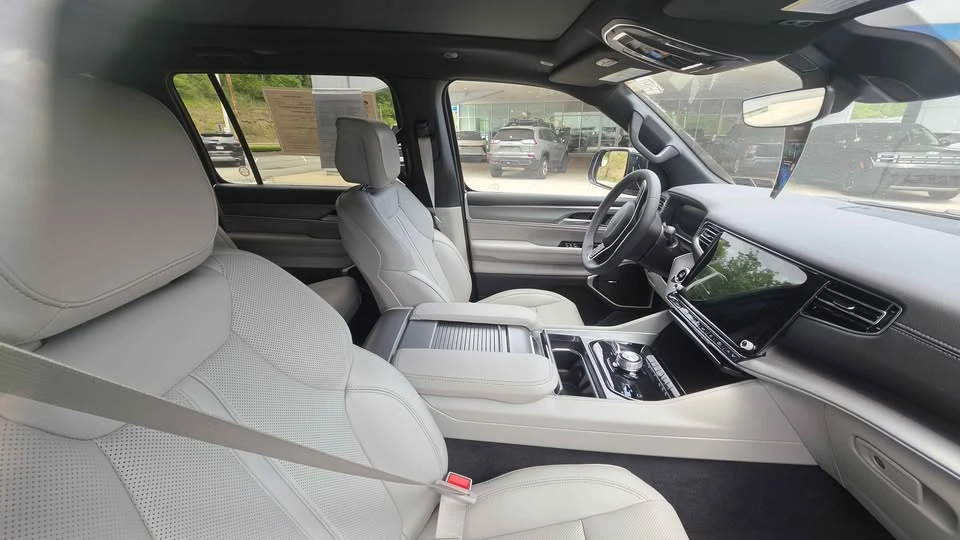 2025 Jeep WS Wagoneer - Image 7 of 9