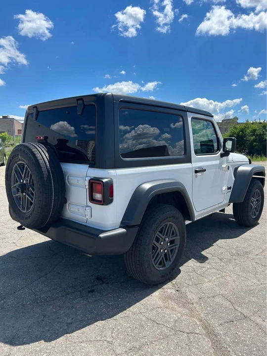 2025 Jeep JL Wrangler - Image 5 of 11