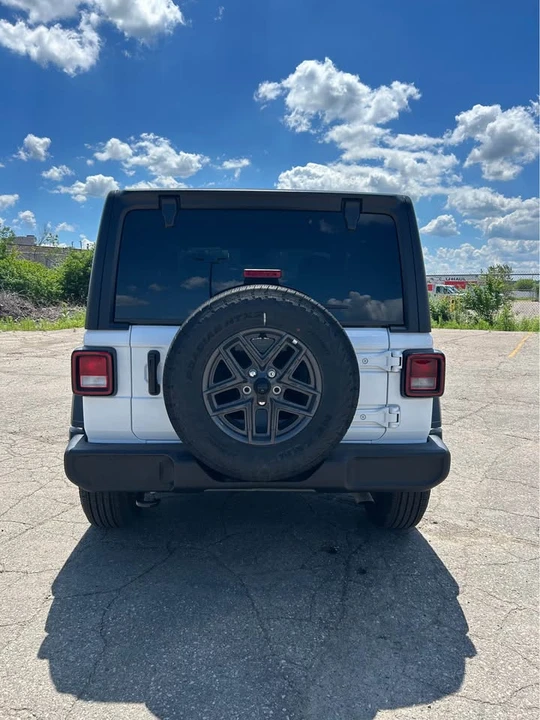2025 Jeep JL Wrangler - Image 4 of 11