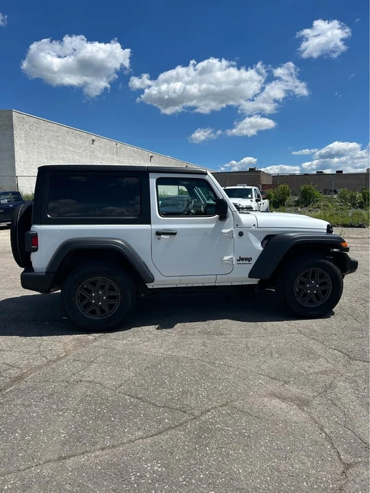 2025 Jeep JL Wrangler - Image 6 of 11
