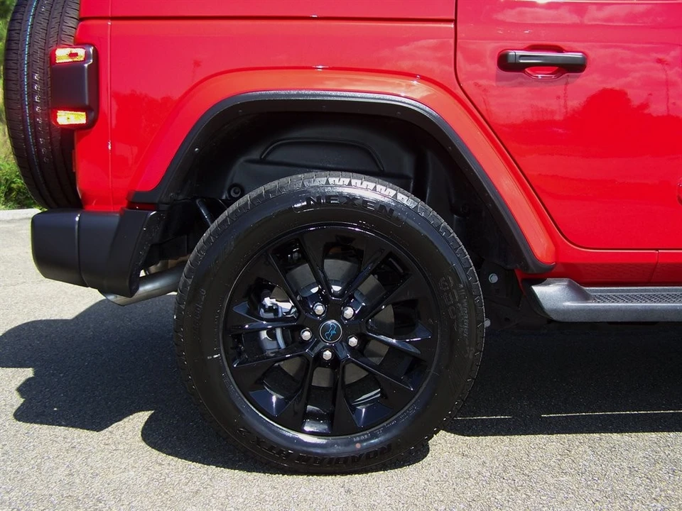 2025 Jeep JL Wrangler - Image 30 of 31
