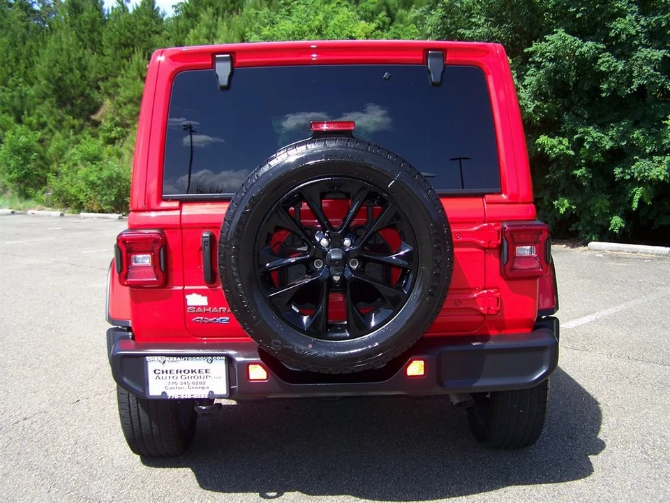 2025 Jeep JL Wrangler - Image 23 of 31