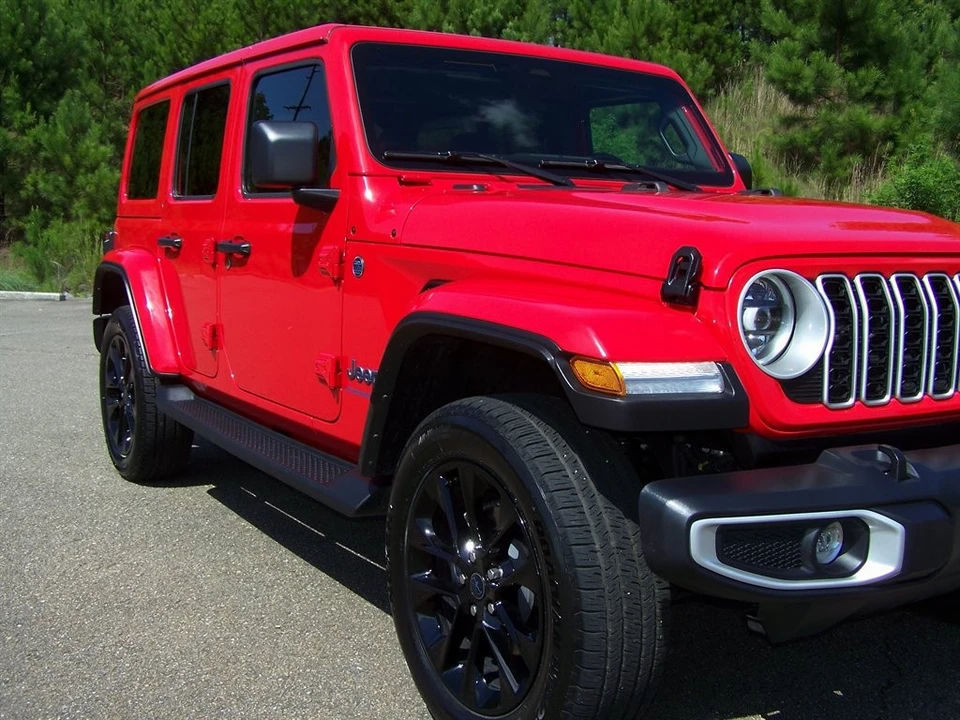 2025 Jeep JL Wrangler - Image 26 of 31