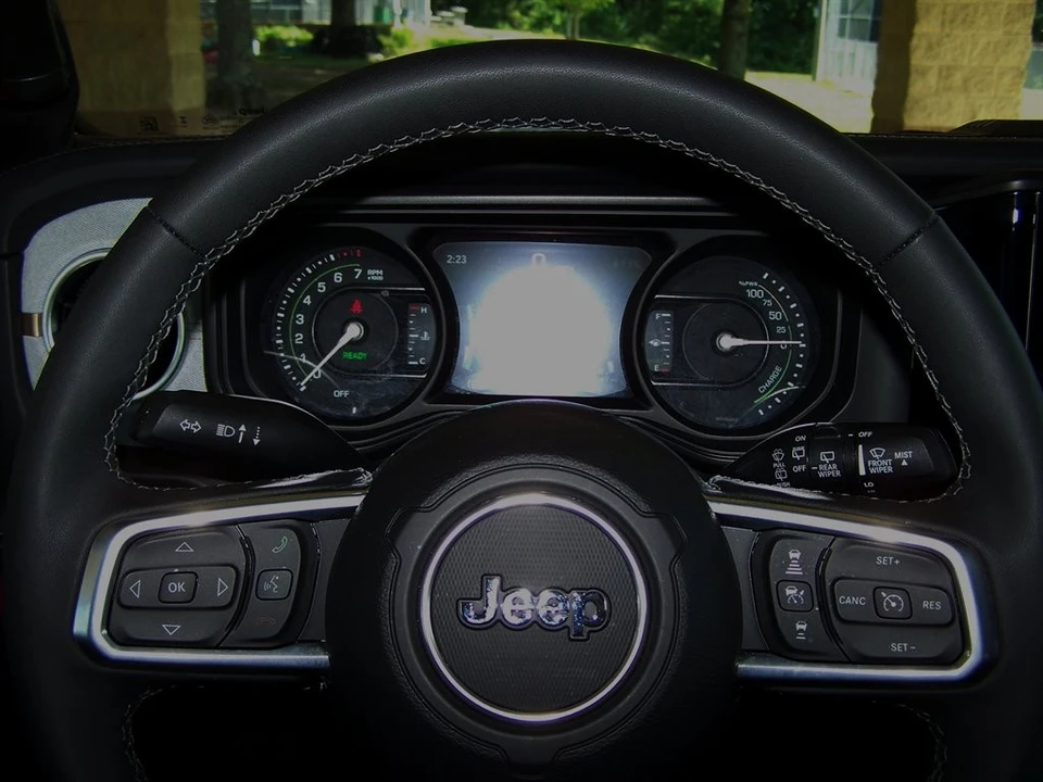 2025 Jeep JL Wrangler - Image 9 of 31