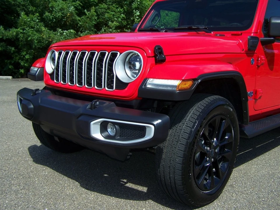 2025 Jeep JL Wrangler - Image 13 of 31