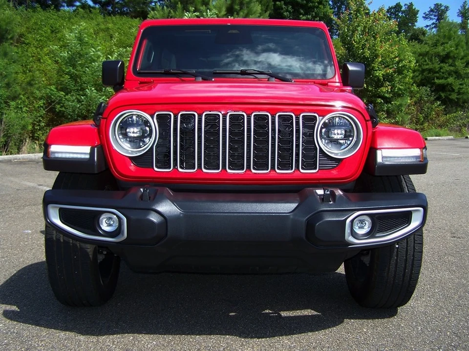 2025 Jeep JL Wrangler - Image 14 of 31