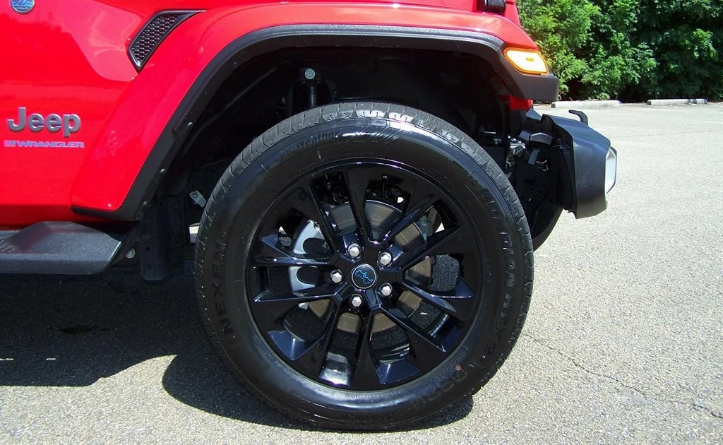 2025 Jeep JL Wrangler - Image 27 of 31
