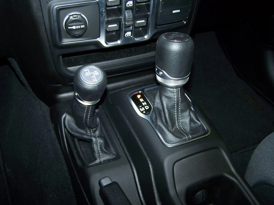 2025 Jeep JL Wrangler - Image 11 of 31