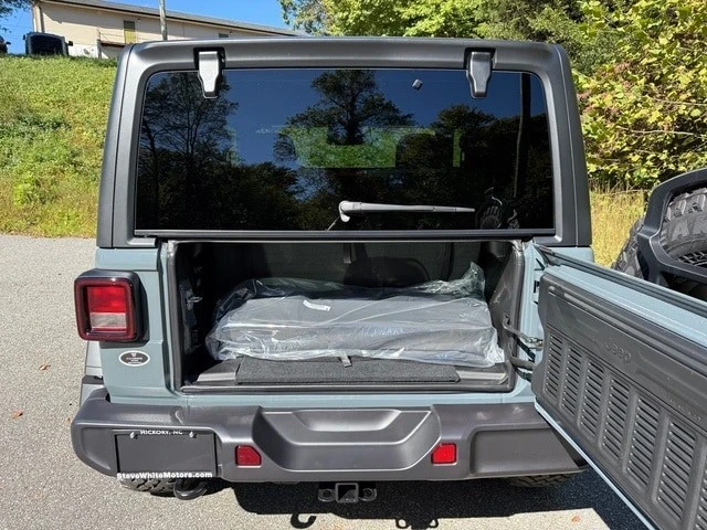 2025 Jeep JL Wrangler - Image 16 of 21