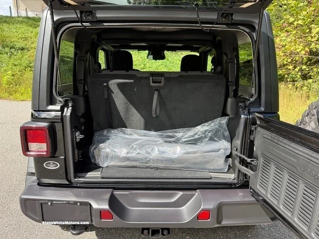 2025 Jeep JL Wrangler - Image 16 of 21