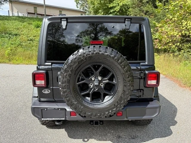 2025 Jeep JL Wrangler - Image 8 of 21