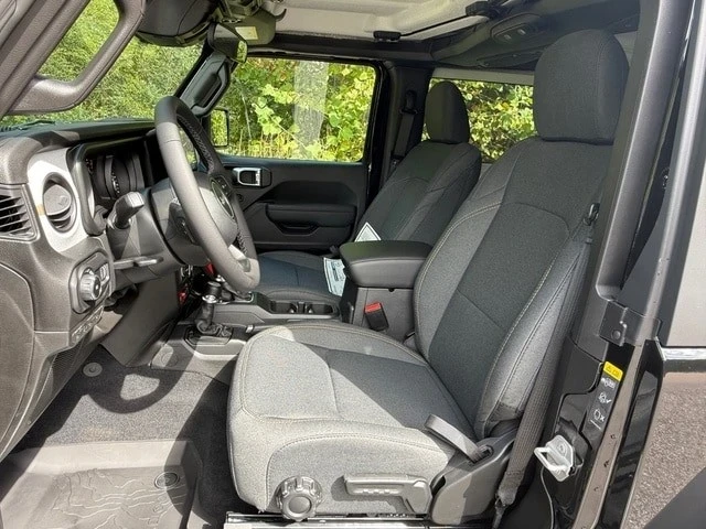 2025 Jeep JL Wrangler - Image 12 of 21
