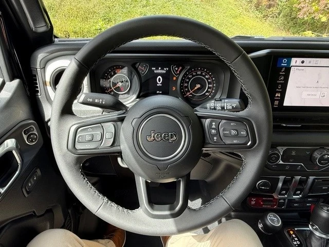 2025 Jeep JL Wrangler - Image 20 of 21