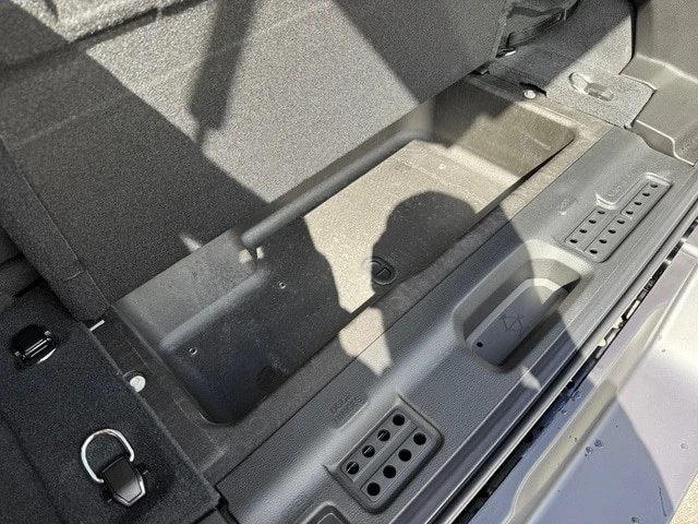 2025 Jeep JL Wrangler - Image 17 of 21