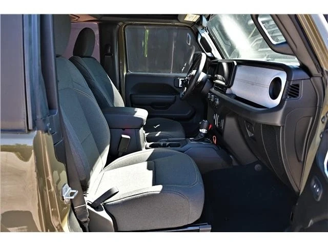 2025 Jeep JL Wrangler - Image 12 of 17