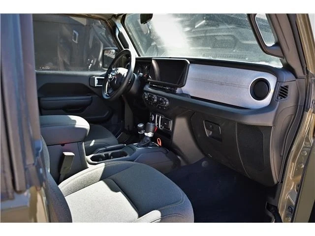 2025 Jeep JL Wrangler - Image 13 of 17