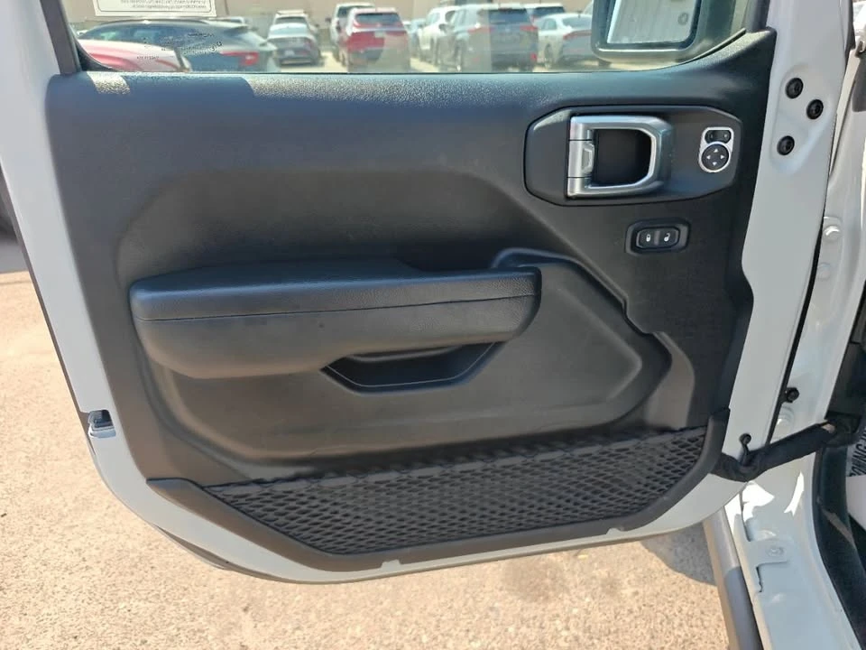 2025 Jeep JL Wrangler - Image 17 of 20
