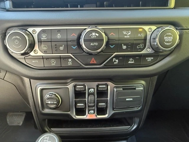2025 Jeep JL Wrangler - Image 29 of 31