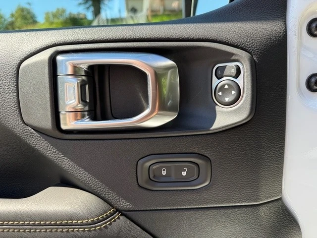 2025 Jeep JL Wrangler - Image 13 of 21