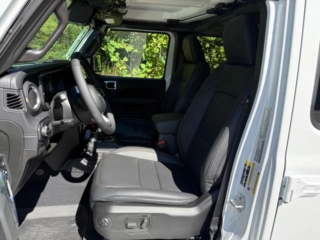 2025 Jeep JL Wrangler - Image 12 of 21