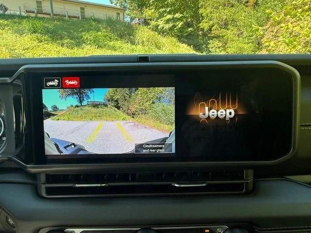 2025 Jeep JL Wrangler - Image 28 of 31