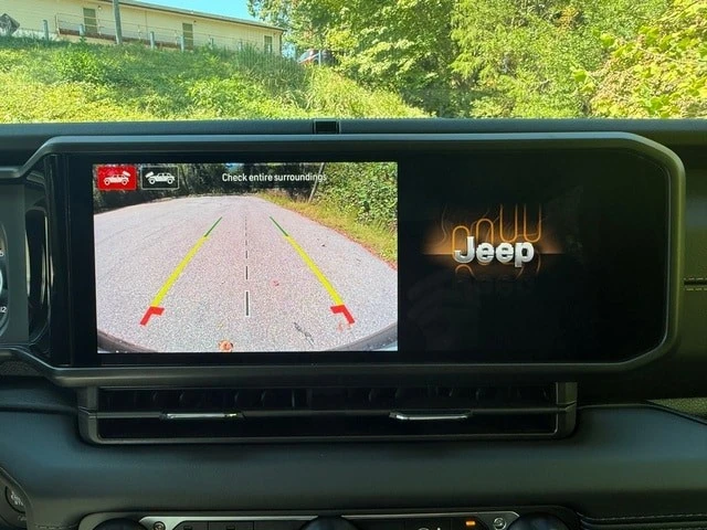 2025 Jeep JL Wrangler - Image 27 of 31