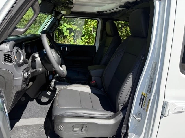 2025 Jeep JL Wrangler - Image 12 of 21