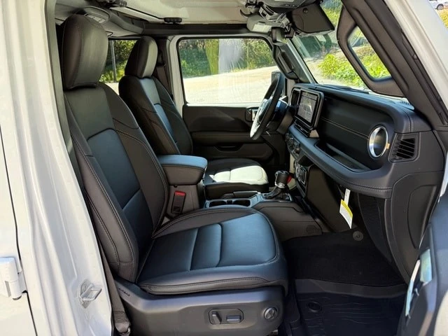 2025 Jeep JL Wrangler - Image 21 of 21