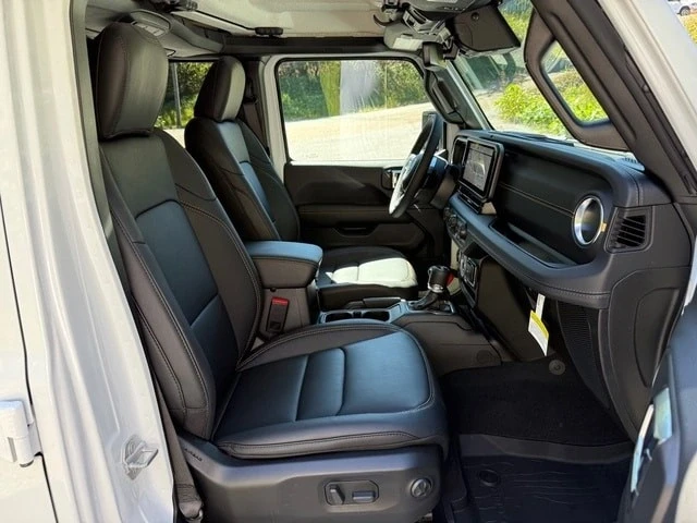 2025 Jeep JL Wrangler - Image 21 of 21