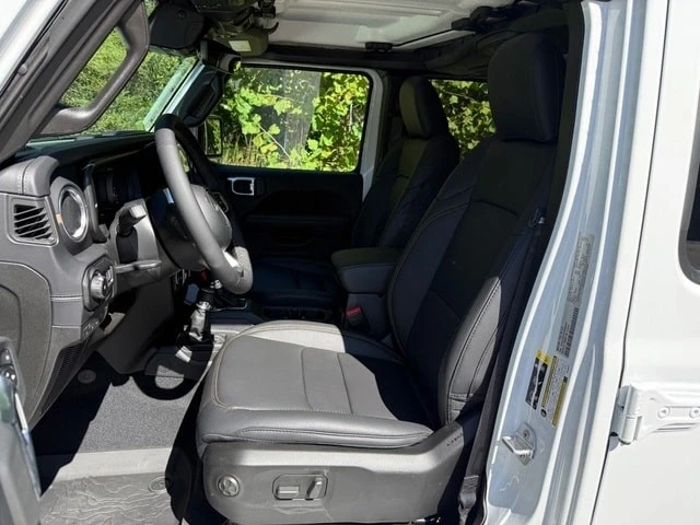 2025 Jeep JL Wrangler - Image 12 of 21