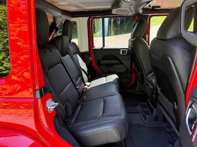 2025 Jeep JL Wrangler - Image 20 of 21