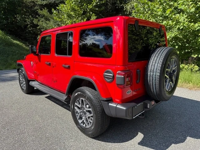 2025 Jeep JL Wrangler - Image 9 of 21