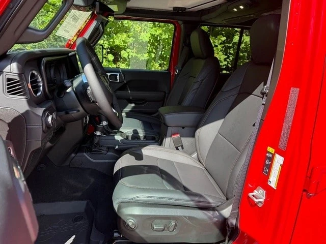 2025 Jeep JL Wrangler - Image 12 of 21