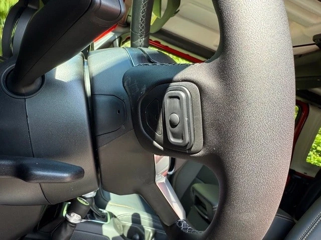 2025 Jeep JL Wrangler - Image 14 of 21