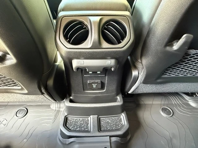2025 Jeep JL Wrangler - Image 16 of 21