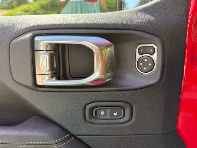 2025 Jeep JL Wrangler - Image 13 of 21