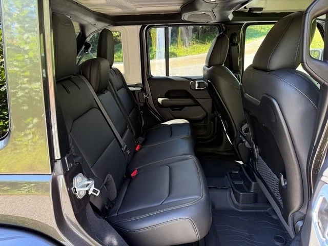 2025 Jeep JL Wrangler - Image 20 of 21