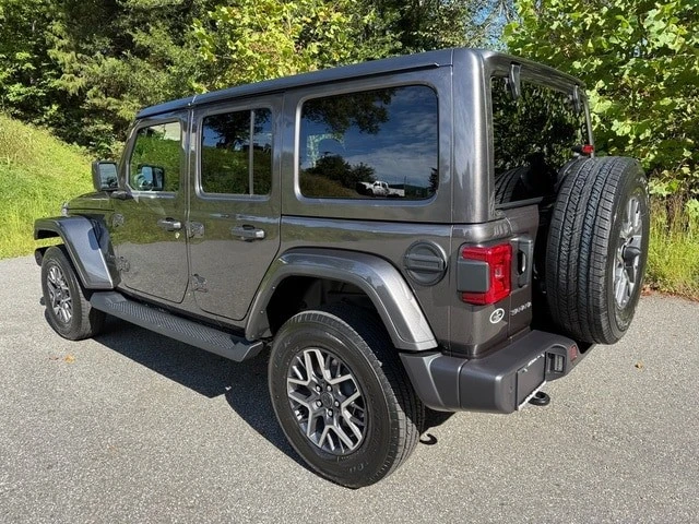 2025 Jeep JL Wrangler - Image 9 of 21