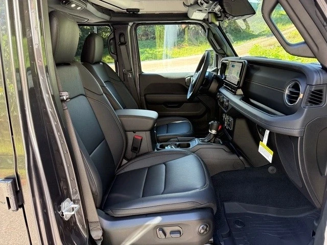 2025 Jeep JL Wrangler - Image 21 of 21